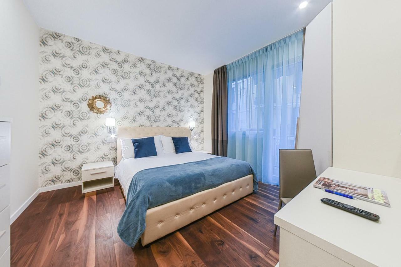 B&B H68 อาลัสซิโอ ภายนอก รูปภาพ