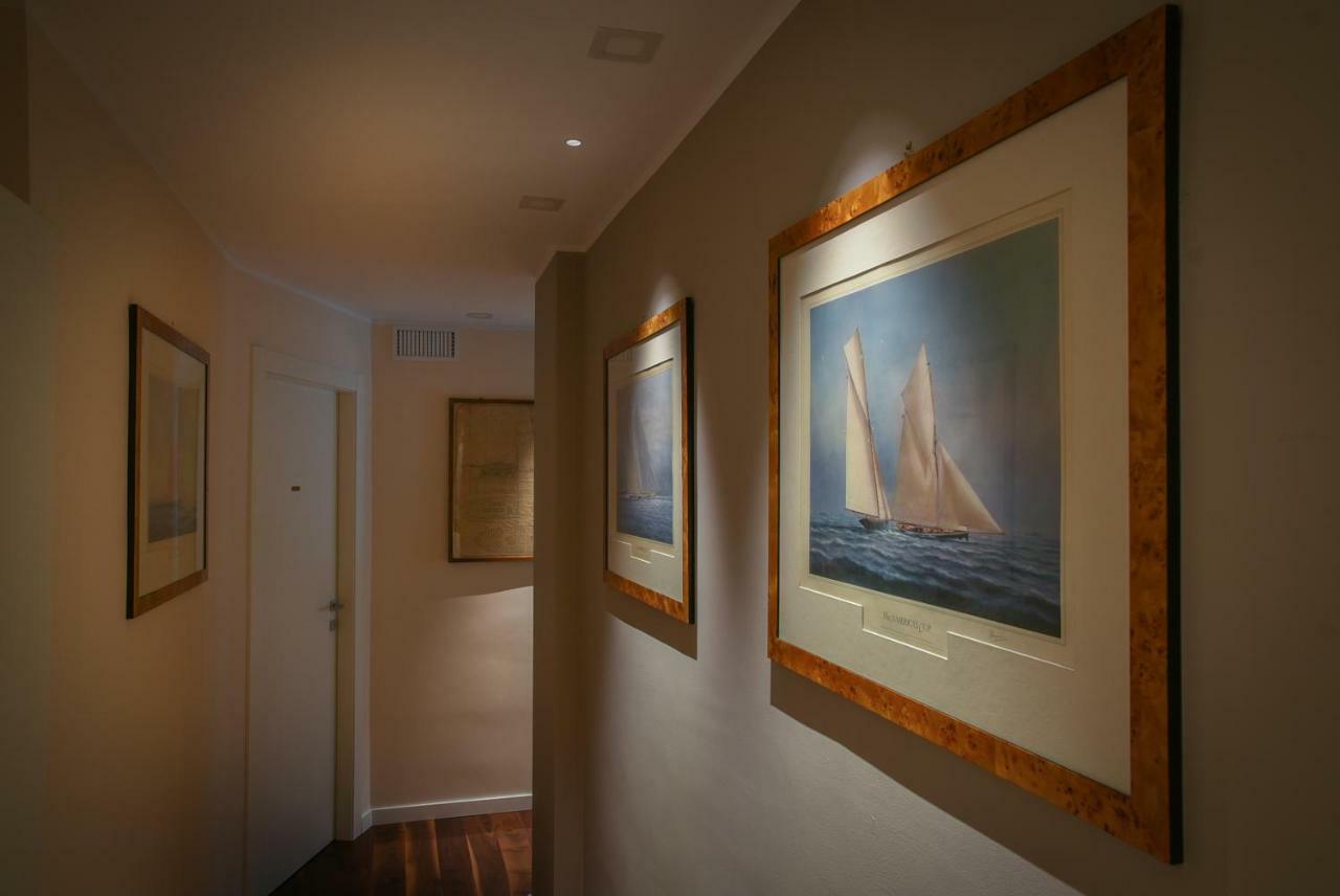 B&B H68 อาลัสซิโอ ภายนอก รูปภาพ