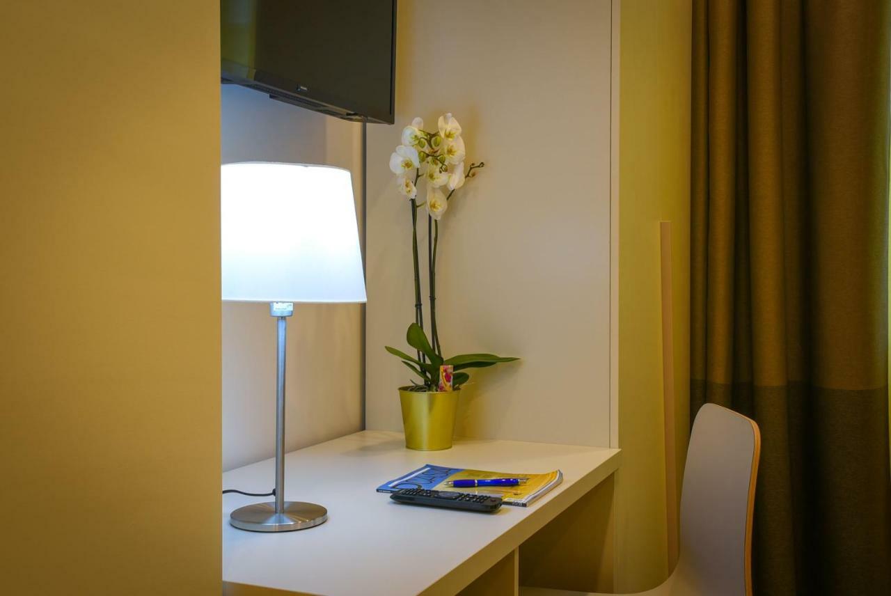 B&B H68 อาลัสซิโอ ภายนอก รูปภาพ