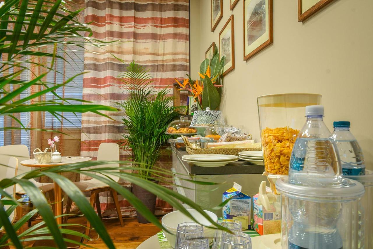 B&B H68 อาลัสซิโอ ภายนอก รูปภาพ