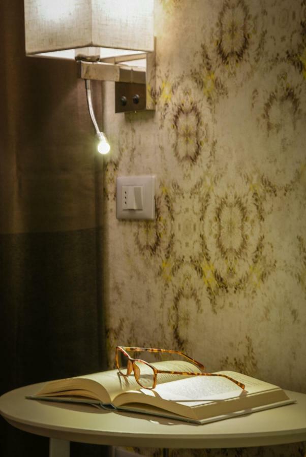 B&B H68 อาลัสซิโอ ภายนอก รูปภาพ
