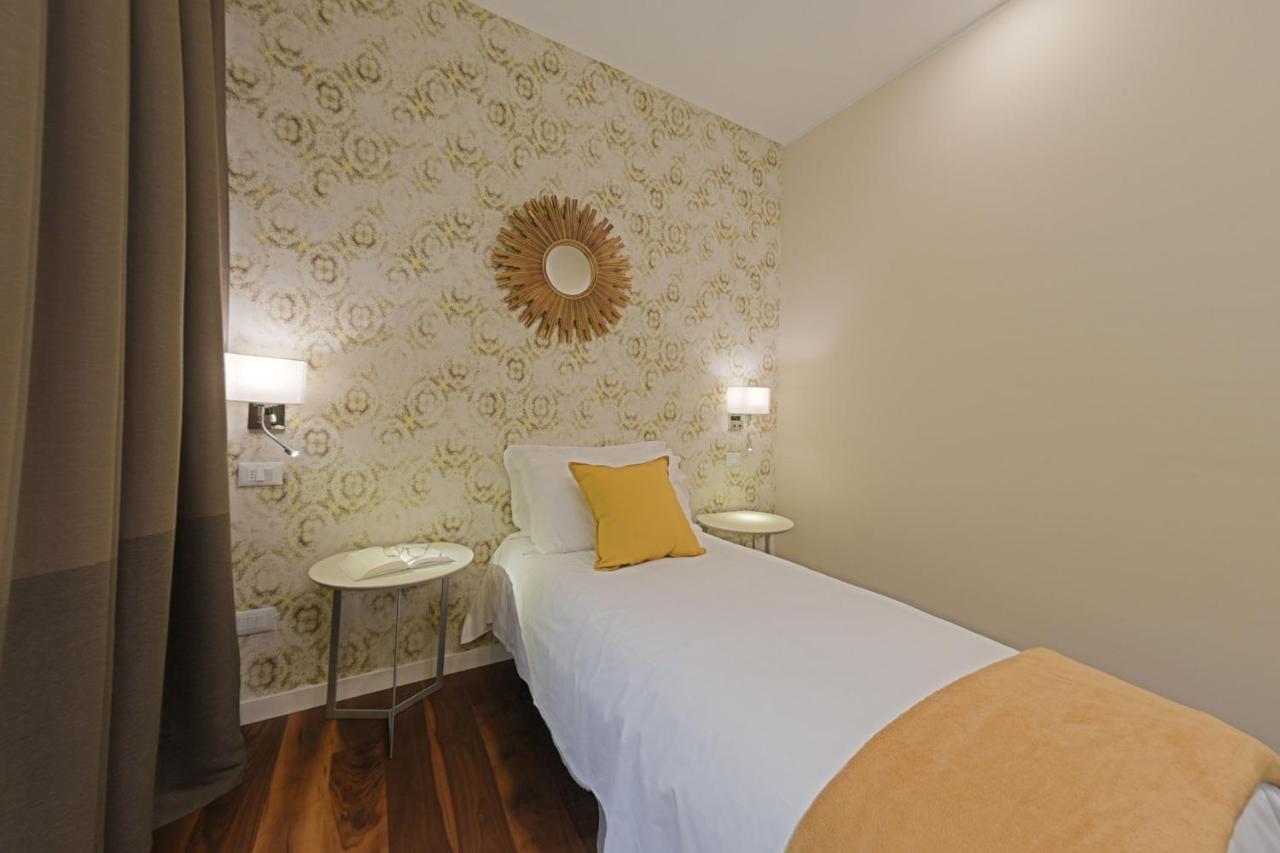 B&B H68 อาลัสซิโอ ภายนอก รูปภาพ